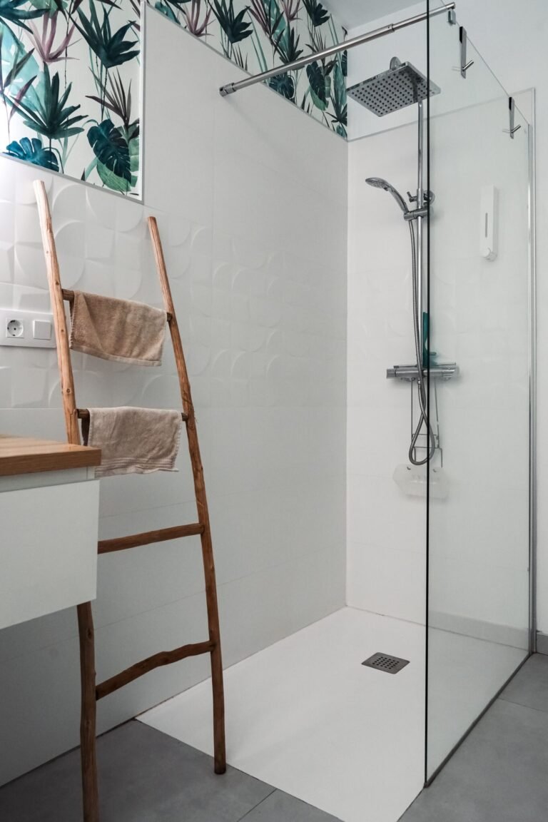 Salle de bain en carrelage et faïence