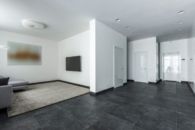 Carrelage de salon lumineux